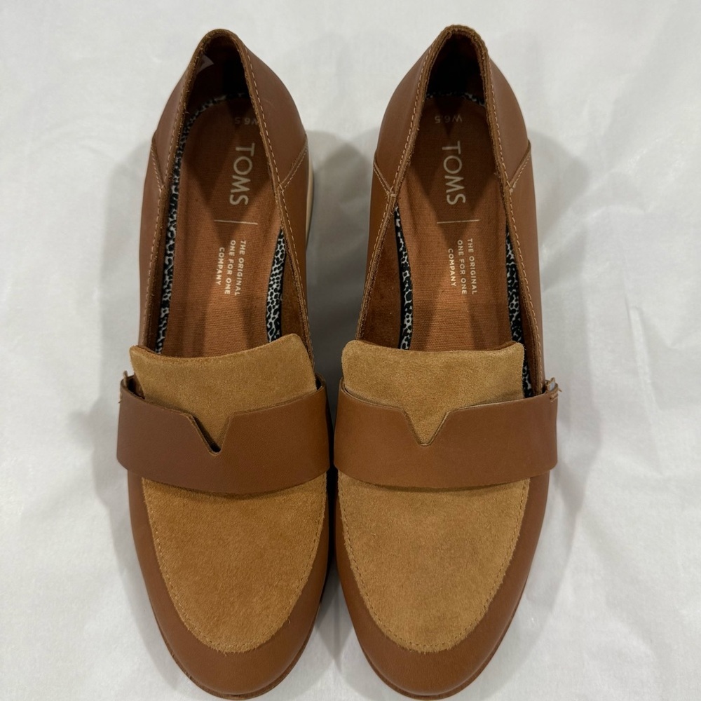 TOMS Womens Tan Loafers Size W6.5